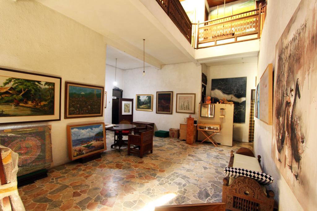 Posnya Seni Godod Art Gallery & Homestay ยอกยาการ์ตา ภายนอก รูปภาพ