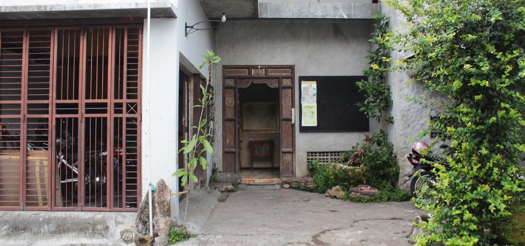 Posnya Seni Godod Art Gallery & Homestay ยอกยาการ์ตา ภายนอก รูปภาพ